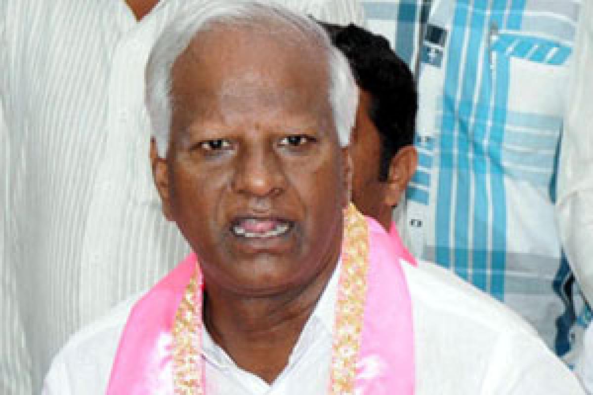 Kadiyam Srihari suffers sunstroke at Telangana anniversary celebrations